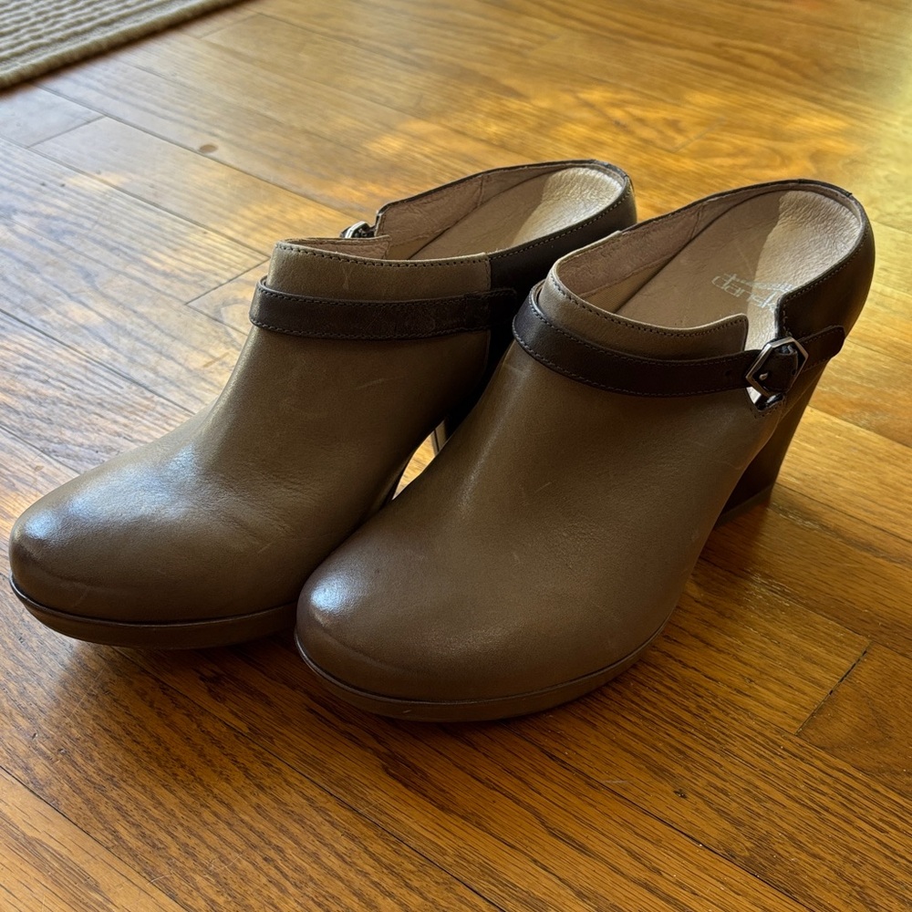 Dansko Melissa Mules Clogs 39 EUC